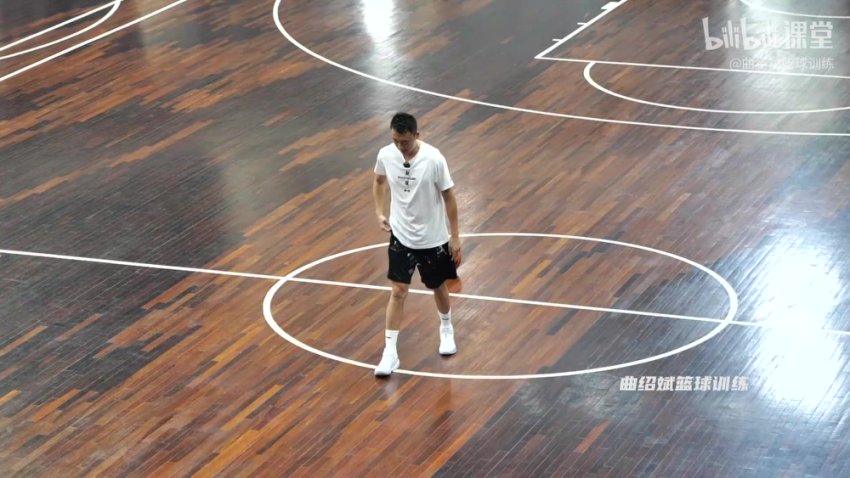 曲绍斌篮球攻击技巧60练：从基础到实战
