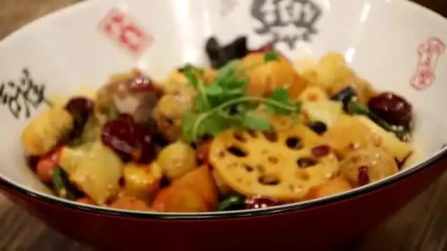 麻辣香锅制作全攻略：从香料到炒制一步到位